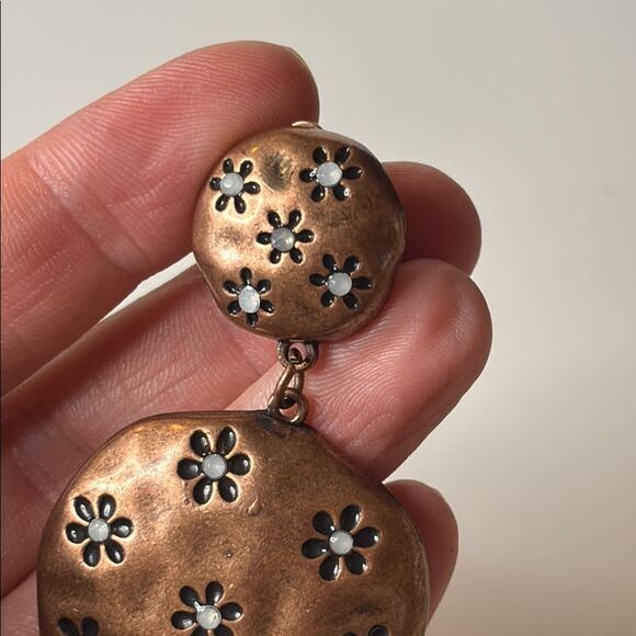 Copper Tone Floral Circular Hammered Metal Style Dangle Clip On Earrings - Picture 3 of 5